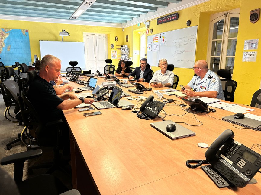 Le préfet Patrice Latron (2ème à partir de la droite) s'est rendu ce vendredi en cellule de suivi quotidienne