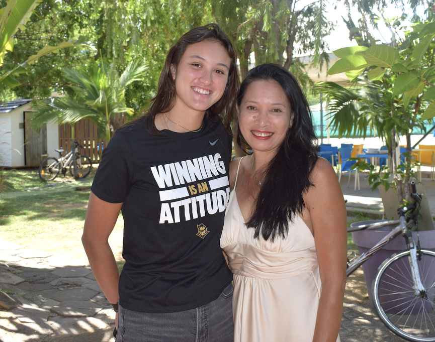 Mila et sa maman Nitiya lors de son passage à La Réunion Mila et sa maman Nitiya lors de son passage à La Réunion
