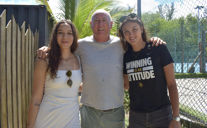 Angela, championne d tennis, Jérôme Dumazer, le boss du Sain Gym, et Mila Jurine, championne de golf