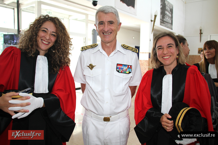 Patrice Latron, Préfet de La Réunion, entouré de Saliha Hand-Ouali, nouvelle secrétaire générale du parquet général, et d'Aurélie Police, secrétaire général de la première présidence