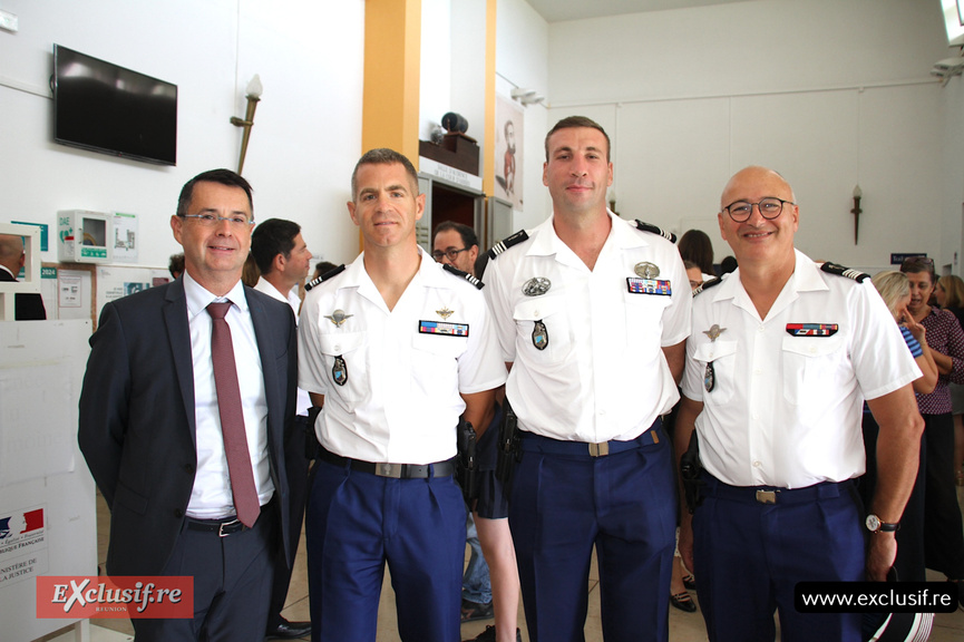 Olivier Clémençon, Nicolas Tomasini, Commandant la compagnie de Gendarmerie de Saint-Benoît, et Christophe Heurtebise, colonel, Commandant en second de la Gendarmerie nationale La Réunion