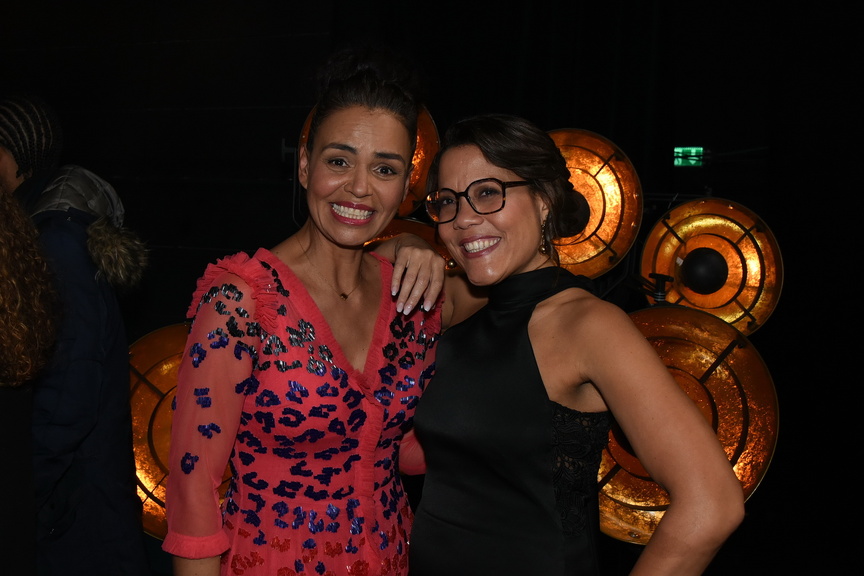 Les deux présentatrices, Laurence Roustandjee et Karine Baste Les deux présentatrices, Laurence Roustandjee et Karine Baste