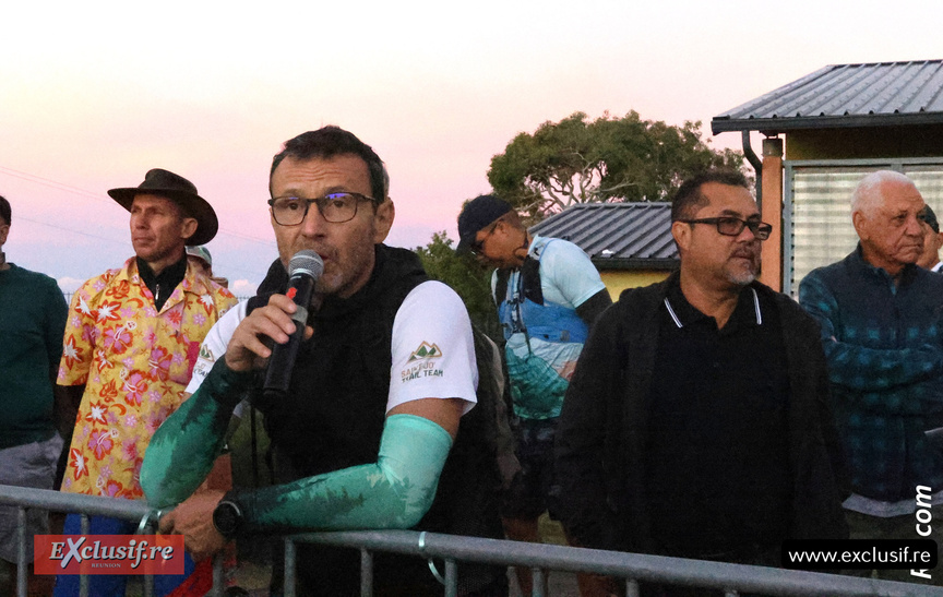 Joël Chenin rappelle les dernières consignes en tant que Directeur de Course Joël Chenin rappelle les dernières consignes en tant que Directeur de Course