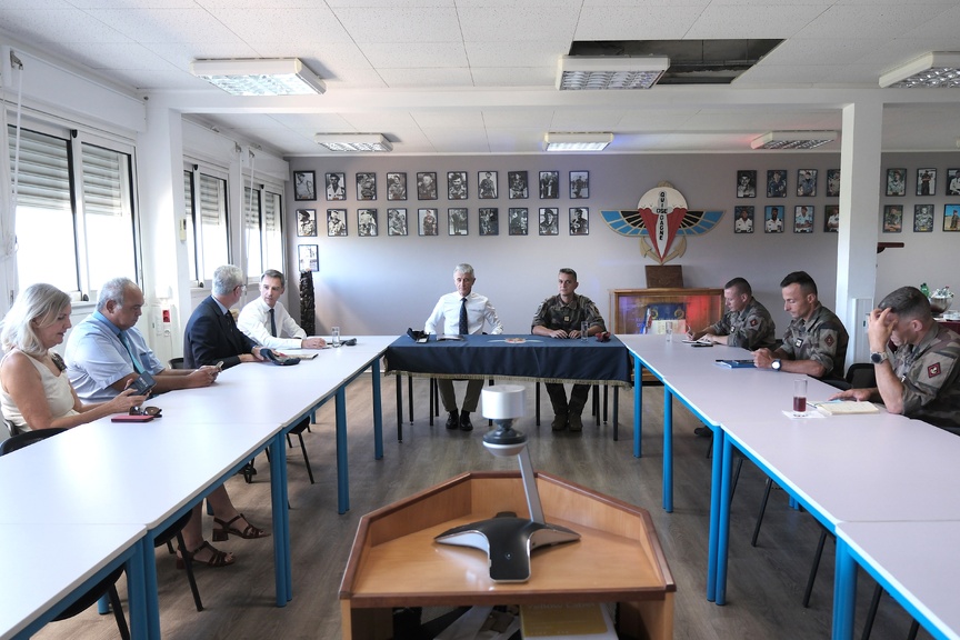 Armée: le 2e RPIMa présente ses capacités opérationnelles aux autorités Armée: le 2e RPIMa présente ses capacités opérationnelles aux autorités