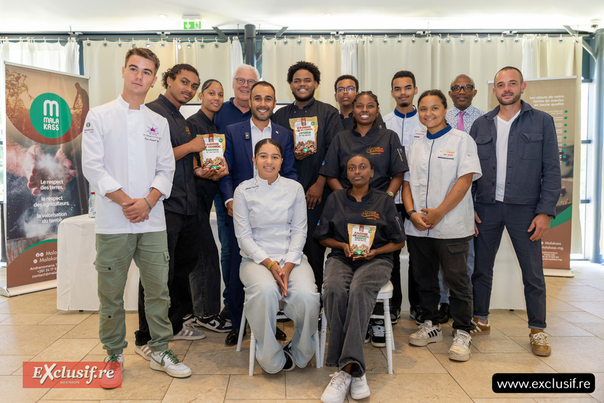 L'équipe Malakass avec des étudiants du Lycée hôtelier Christian Antou, filière pâtisserie L'équipe Malakass avec des étudiants du Lycée hôtelier Christian Antou, filière pâtisserie