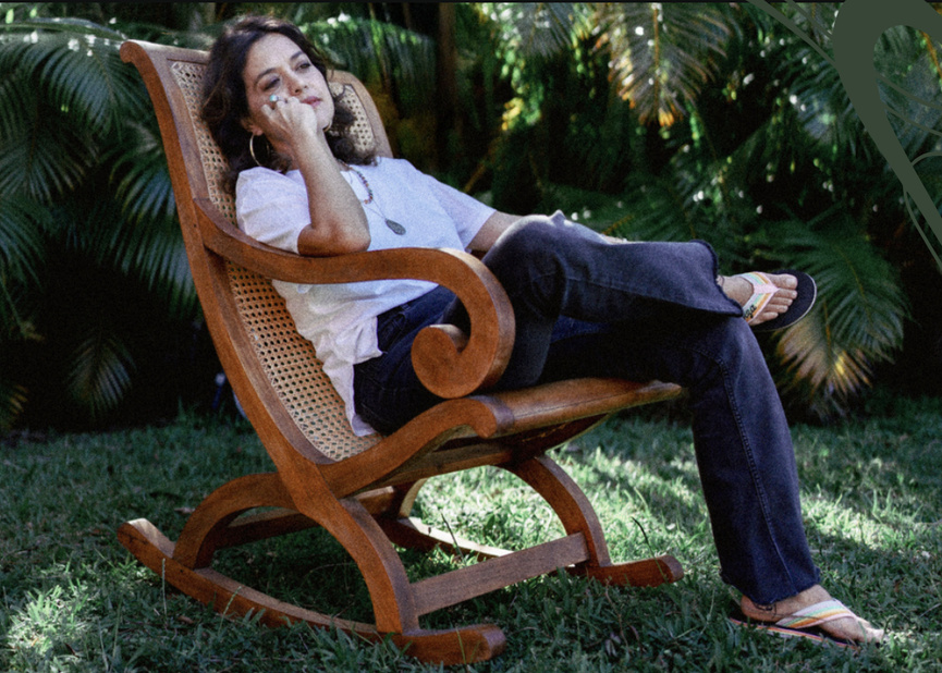 Ses textes racontent la vie entre lumière et mélancolie...