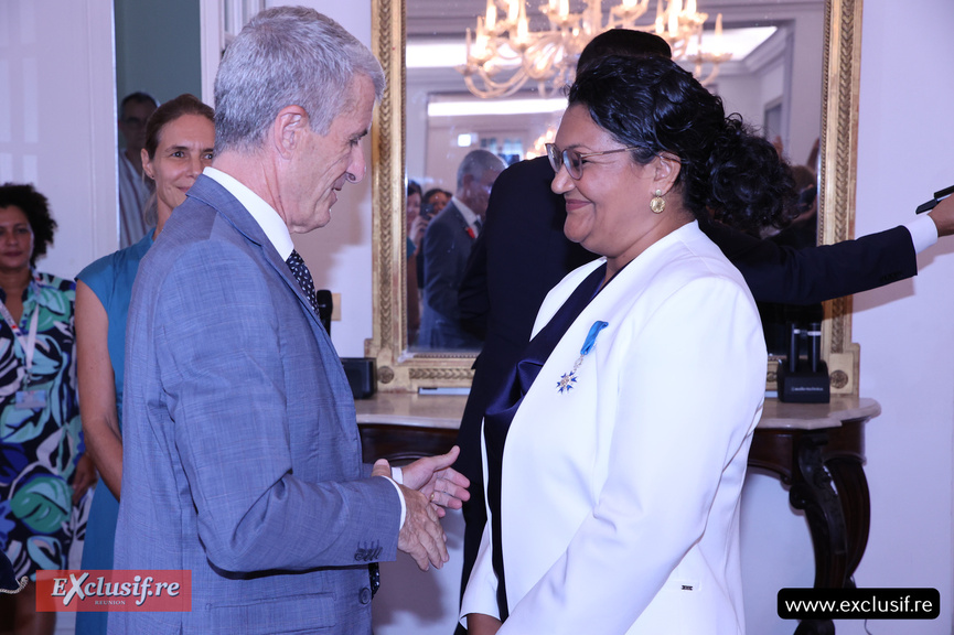 Karine Madou-Ledenon, cogérante de La Confiserie d'Emilie, vice-présidente de l'Union des transformateurs agroalimentaires de La Réunion, a reçu la médaille de chevalier Ordre National du Mérite