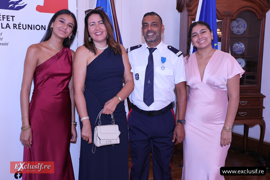 Cérémonie de remise collective d'ordres nationaux à la Préfecture: photos