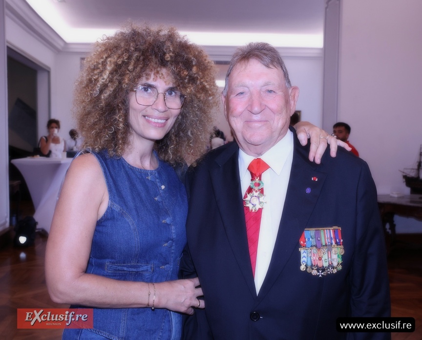 Caroline a tenu à avoir sa photo avec l'incontournable Jean-Claude Pech Caroline a tenu à avoir sa photo avec l'incontournable Jean-Claude Pech