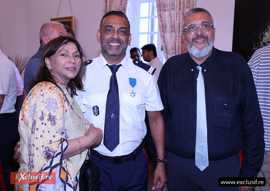 Cérémonie de remise collective d'ordres nationaux à la Préfecture: photos
