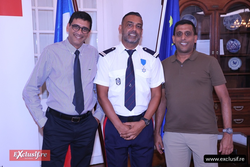 Cérémonie de remise collective d'ordres nationaux à la Préfecture: photos