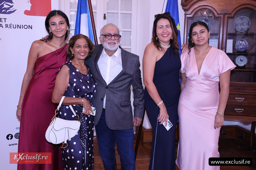 Cérémonie de remise collective d'ordres nationaux à la Préfecture: photos