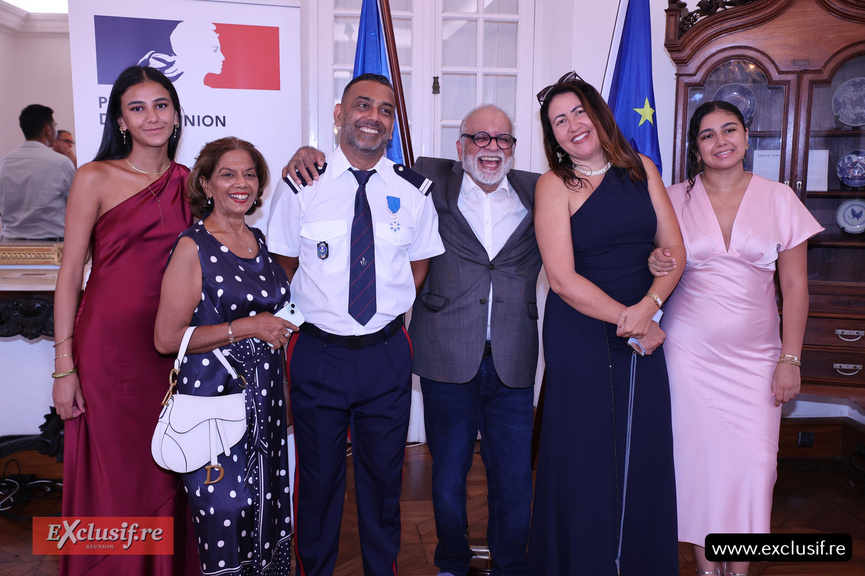 Cérémonie de remise collective d'ordres nationaux à la Préfecture: photos