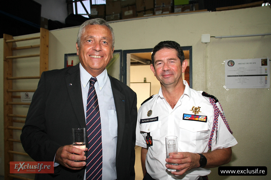 Gendarmerie Nationale de La Réunion: cérémonie d'hommage aux héros décédés Gendarmerie Nationale de La Réunion: cérémonie d'hommage aux héros décédés