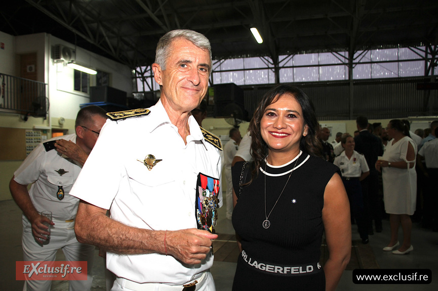 Gendarmerie Nationale de La Réunion: cérémonie d'hommage aux héros décédés Gendarmerie Nationale de La Réunion: cérémonie d'hommage aux héros décédés