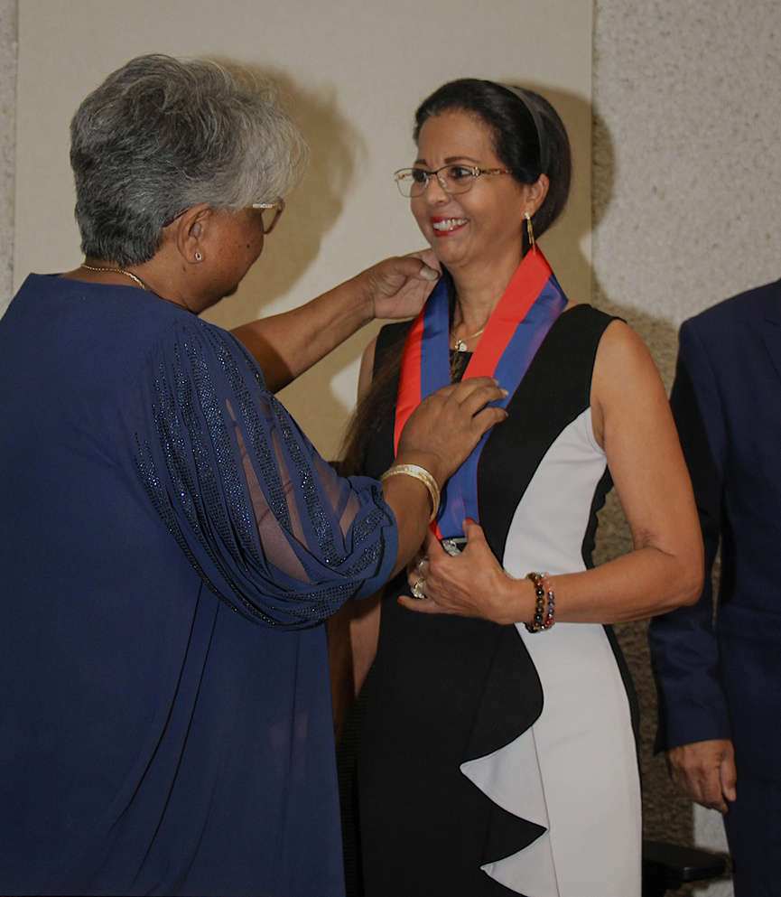 Sylviane Dijoux a remis son collier de vice-présidente à Maryse Abodi