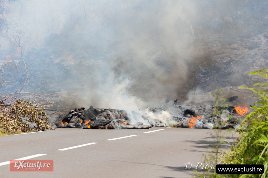 Volcan Piton de la Fournaise: toutes les photos de la traversée de la RN2 du vendredi 13 mars