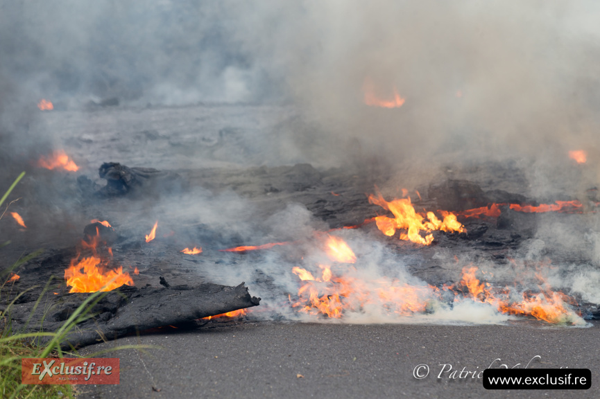 Volcan Piton de la Fournaise: toutes les photos de la traversée de la RN2 du vendredi 13 mars
