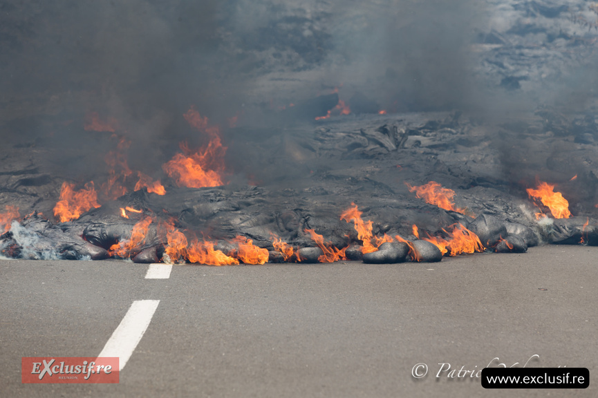 Volcan Piton de la Fournaise: toutes les photos de la traversée de la RN2 du vendredi 13 mars