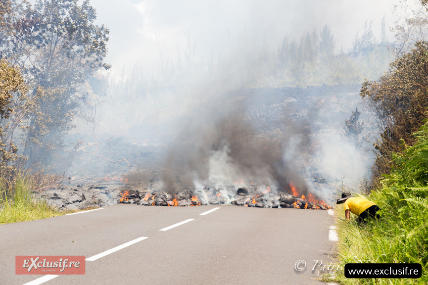 Volcan Piton de la Fournaise: toutes les photos de la traversée de la RN2 du vendredi 13 mars Volcan Piton de la Fournaise: toutes les photos de la traversée de la RN2 du vendredi 13 mars