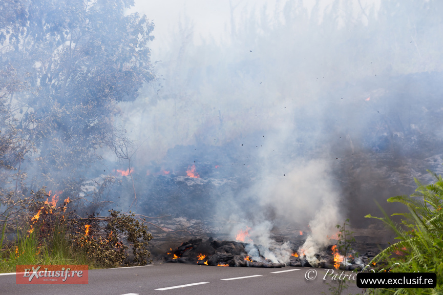 Volcan Piton de la Fournaise: toutes les photos de la traversée de la RN2 du vendredi 13 mars