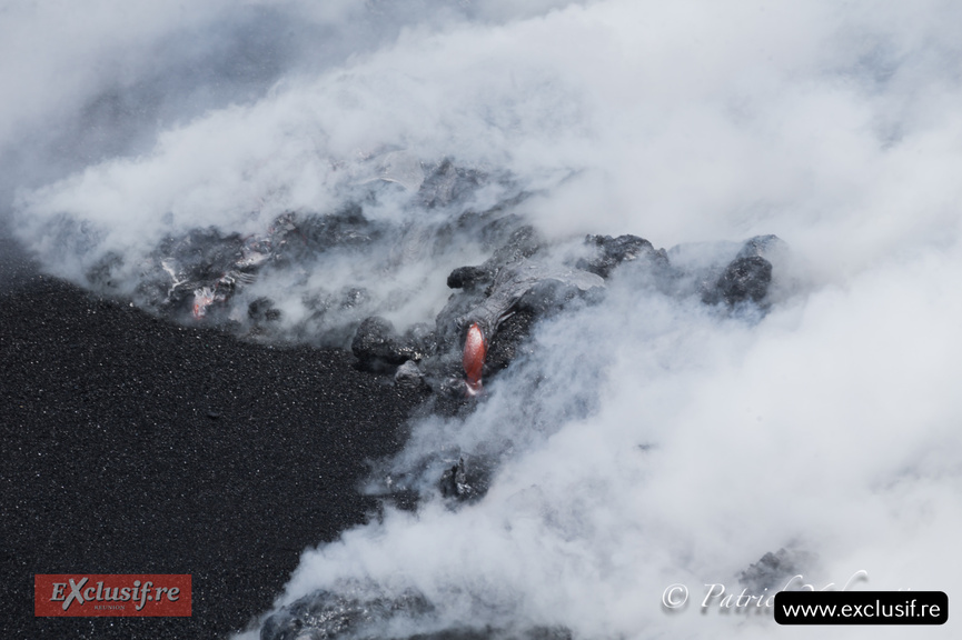Piton de la Fournaise: les coulées ont rejoint la mer ce lundi, photos