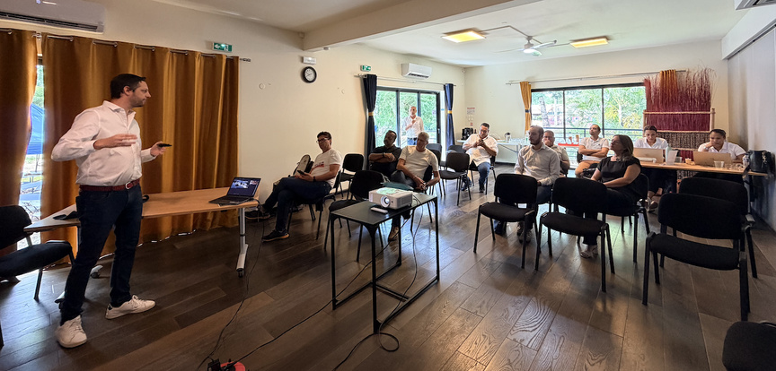 Lors de la conférence de presse de lancement... Lors de la conférence de presse de lancement...