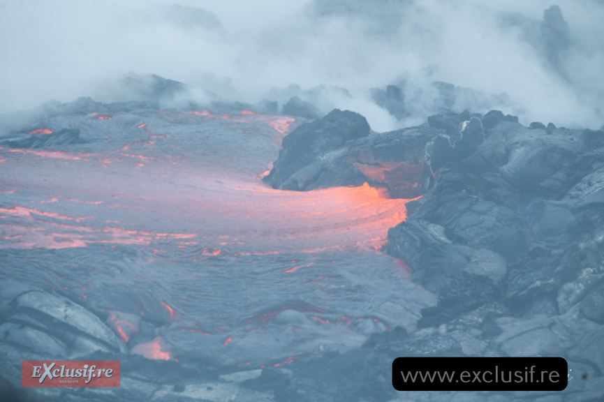 Piton de la Fournaise: images spectaculaires de la coulée vers la mer Piton de la Fournaise: images spectaculaires de la coulée vers la mer