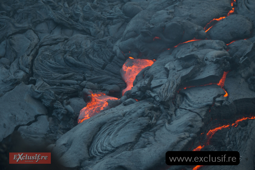 Piton de la Fournaise: images spectaculaires de la coulée vers la mer Piton de la Fournaise: images spectaculaires de la coulée vers la mer
