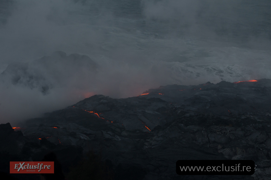 Piton de la Fournaise: images spectaculaires de la coulée vers la mer