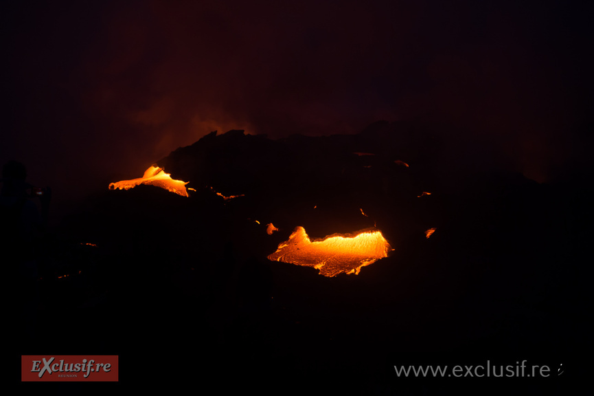 Piton de la Fournaise: images spectaculaires de la coulée vers la mer Piton de la Fournaise: images spectaculaires de la coulée vers la mer