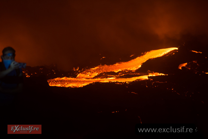 Piton de la Fournaise: images spectaculaires de la coulée vers la mer Piton de la Fournaise: images spectaculaires de la coulée vers la mer