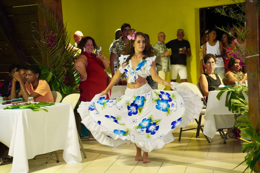"Bal la poussière" à l'Etang-Salé avec Danyél Waro, Emmanuelle Ivara, et d'autres artistes "Bal la poussière" à l'Etang-Salé avec Danyél Waro, Emmanuelle Ivara, et d'autres artistes