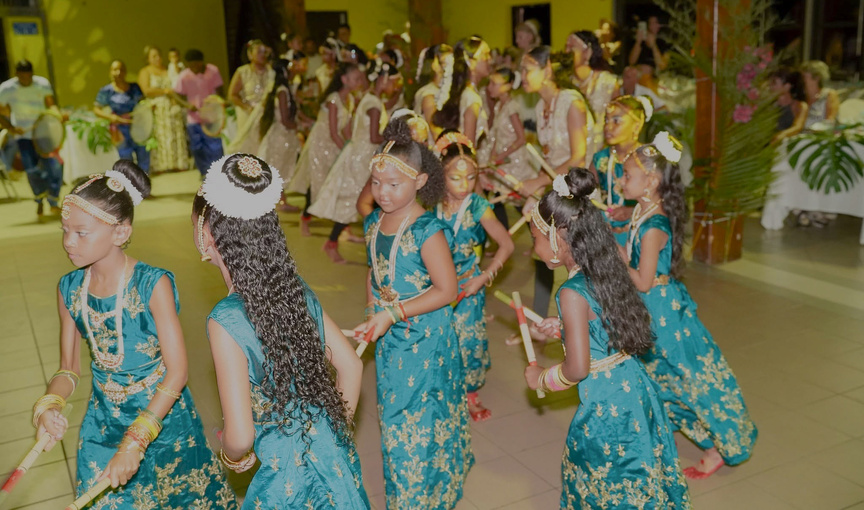 "Bal la poussière" à l'Etang-Salé avec Danyél Waro, Emmanuelle Ivara, et d'autres artistes "Bal la poussière" à l'Etang-Salé avec Danyél Waro, Emmanuelle Ivara, et d'autres artistes