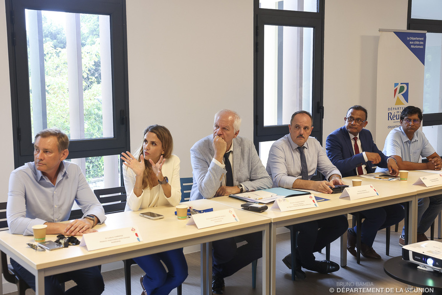 Une conférence pour présenter les actions menées Une conférence pour présenter les actions menées