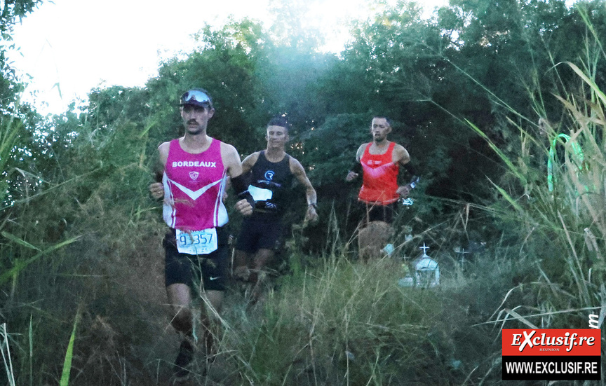 Le trio gagnant félicité par Jean-Patrice Payet, président de Trail Rando Passion