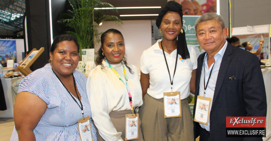 Jean-Alain Wong So, commissaire au Tourisme à Rodrigues, et ses collaboratrices Jean-Alain Wong So, commissaire au Tourisme à Rodrigues, et ses collaboratrices