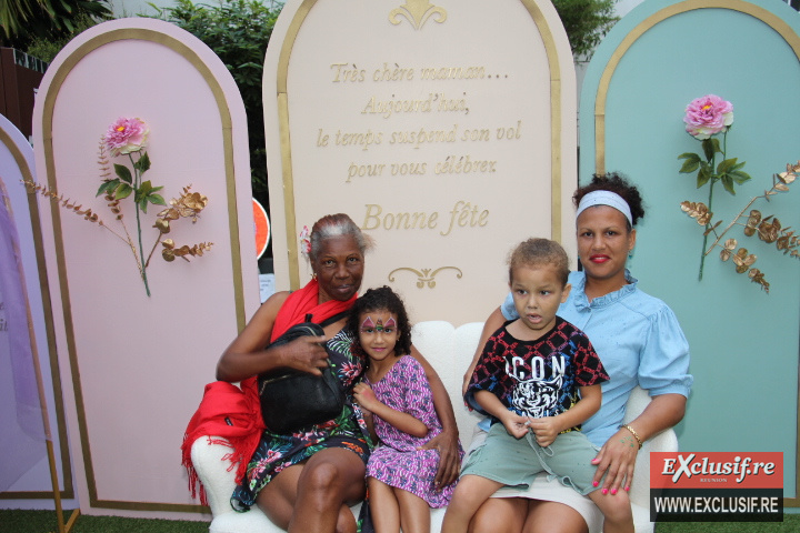 Remise de cadeaux à des mamans: photos