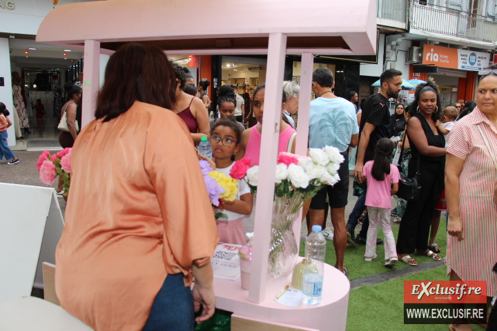 Remise de cadeaux à des mamans: photos