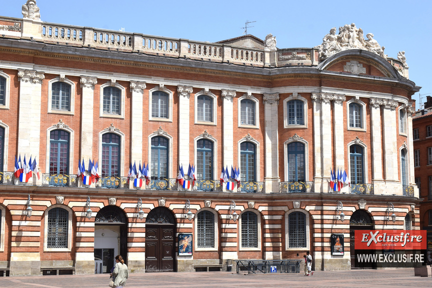 Sur la droite, le Capitole abrite un opéra Sur la droite, le Capitole abrite un opéra
