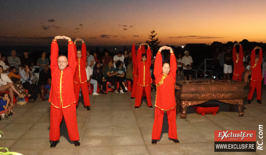QI-Gong par les élèves de Long Shan QI-Gong par les élèves de Long Shan