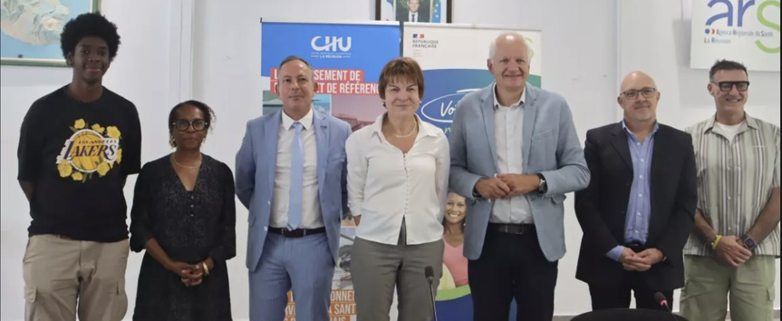 Rose-Marie Var, présidente de l'association Vivre avec le SAF, Lionel Calenge, Directeur général du CHU de La Réunion, Pr Bérénice Roy-Doray, Directrice du Centre ressources TSAF, Jean-Jacques Coiplet, Directeur général de l’ARS La Réunion, David Guibert, Directeur adjoint de la Fondation Père Favron, et Dr Thierry Jamain, Coordonnateur de la Communauté Territoriale d'Addictologie de La Réunion