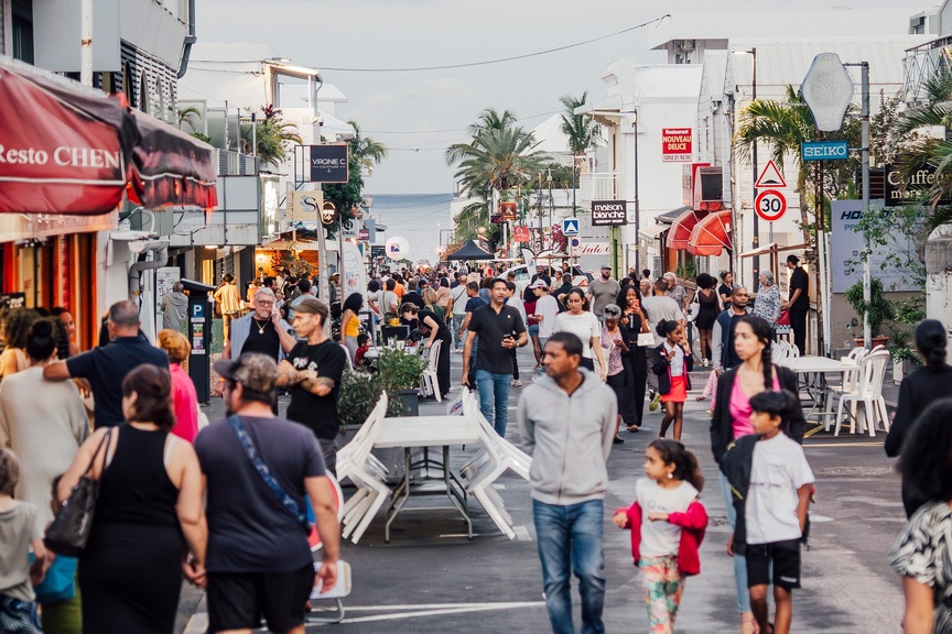 En 2025, dans la rue Pasteur à Saint-Denis En 2025, dans la rue Pasteur à Saint-Denis