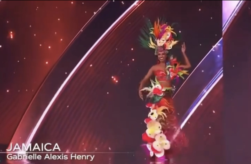 Lors de son passage à Miss Universe en Thaïlande