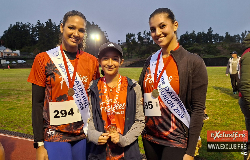 Gabrielle avec les dauphines de Miss Réunion.