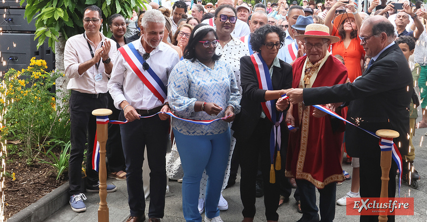 La traditionnelle cérémonie du ruban par  David Lorion,  président de la CIVIS, Leïla Nassibou, maire de Cilaos, entourés de Luciano Finguin, 1er adjoint au maire de Cilaos, Caroline Tailamée, présidente de Destination Sud Réunion et Noé Dijoux de la Confrérie du Raisin