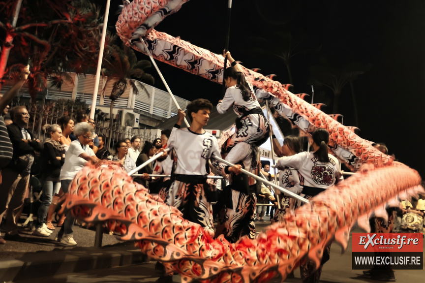 Un dragon chinois est venu également faire la fête, à l'invitation de Destination Sud Réunion Un dragon chinois est venu également faire la fête, à l'invitation de Destination Sud Réunion