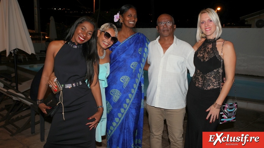 Une belle brochette de jolies femmes avec Patrick Imanatze, le photograpge de Captures 974