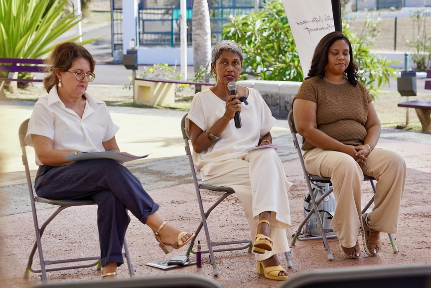 Chrystèle Beaumier, élue déléguée aux cimetières et aux affaires funéraires, Ericka Bareigts, maire de Saint-Denis, et Larissa Mara, élue du secteur de Primat
