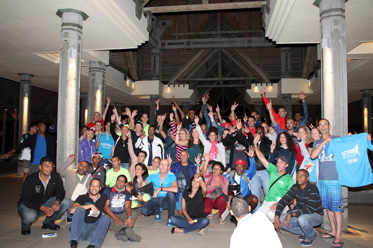 Une photo de famille à l’issue du briefing d’avant-course Une photo de famille à l’issue du briefing d’avant-course